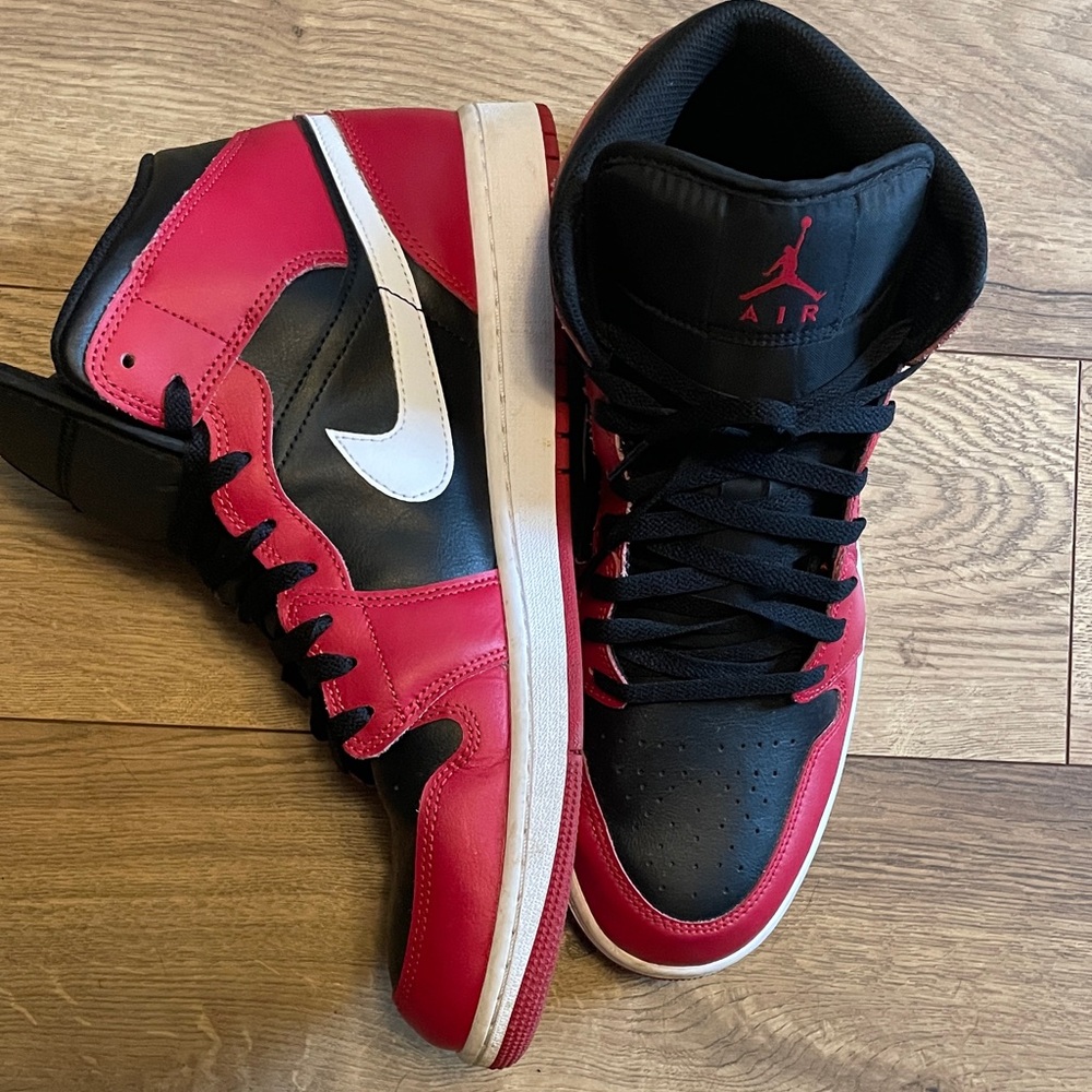 Jordan Men's Black and Red High-Top Sneakers